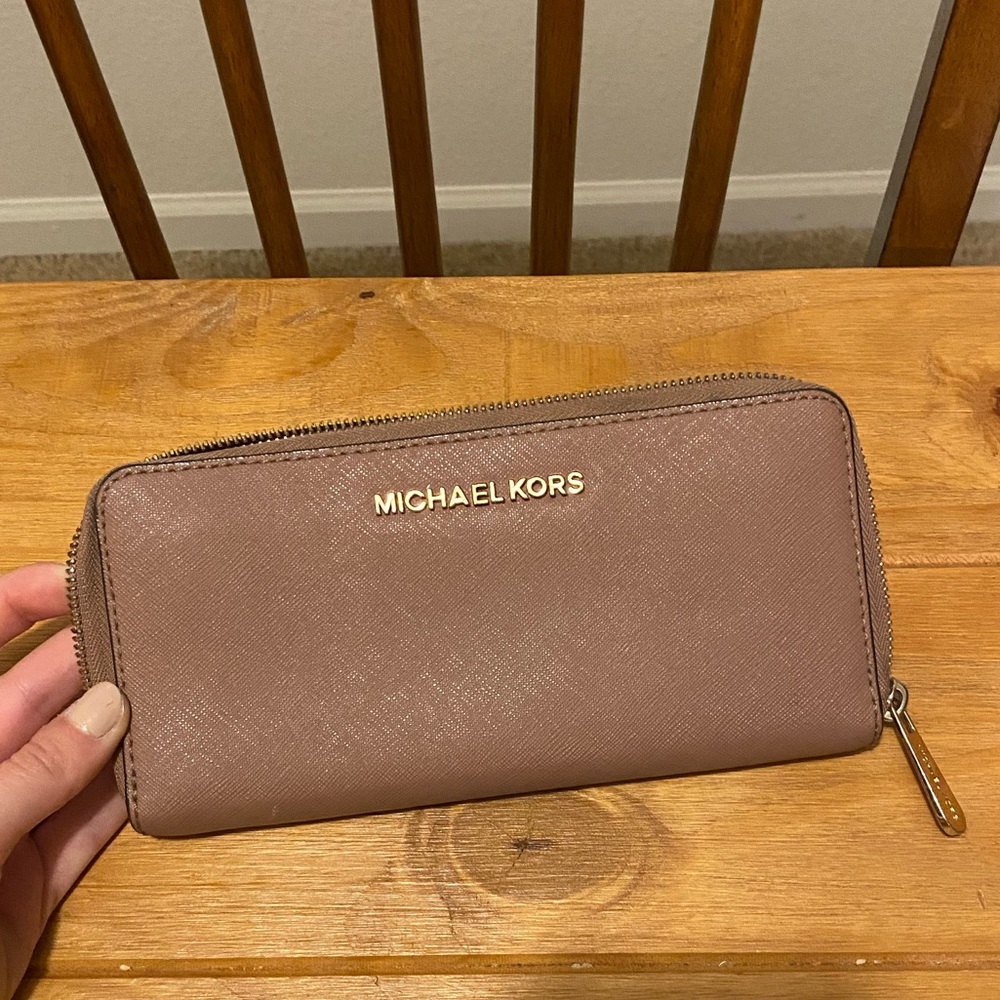 Michael Kors Jetsetter Continental wallet